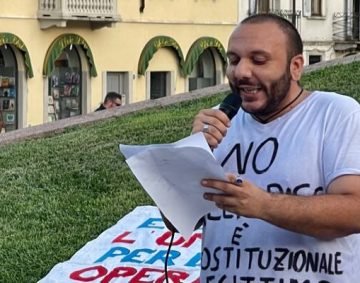 Gaetano Rotondo, presidente del Comitato Liberi Pensatori, durante un evento pubblico